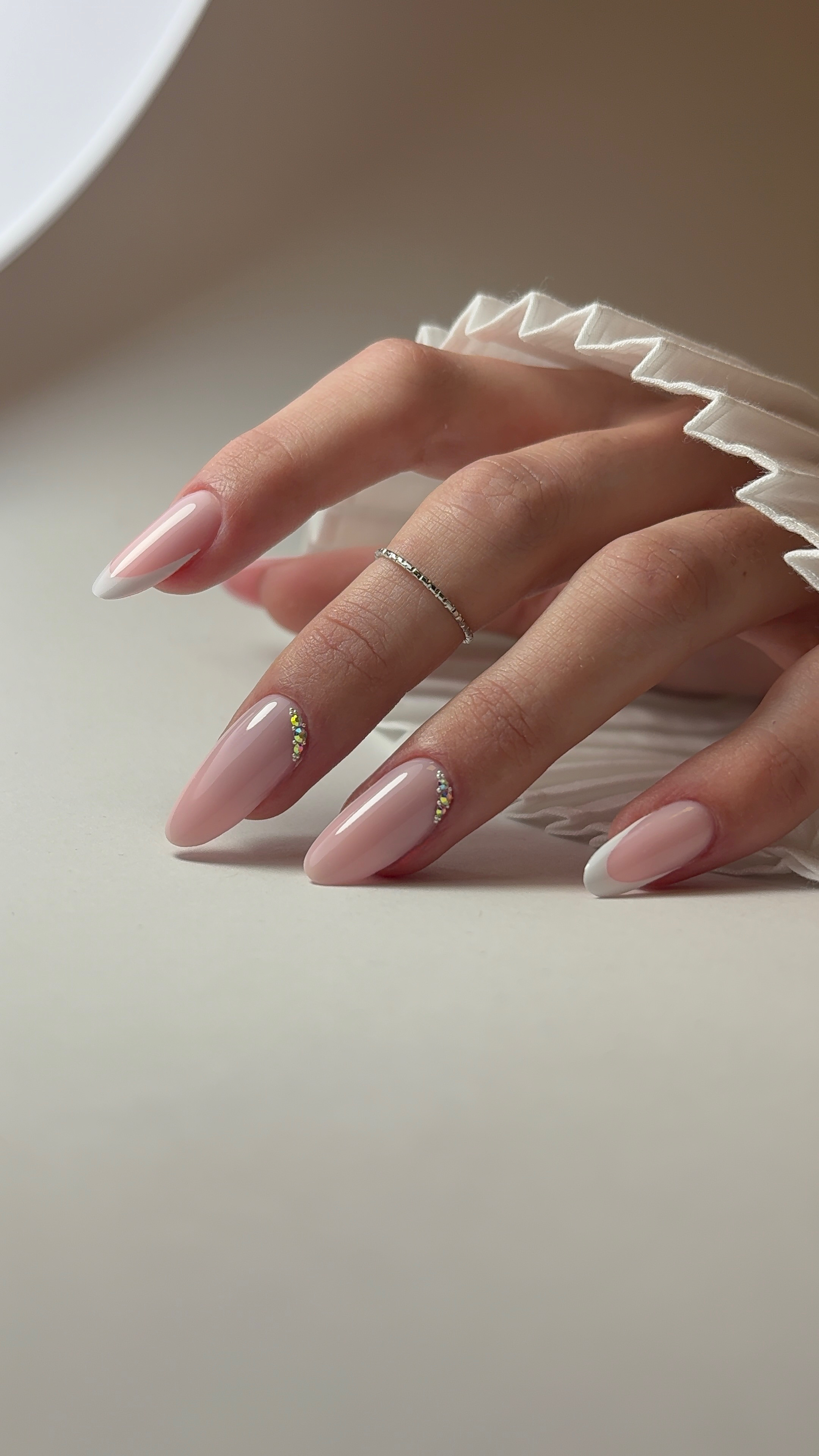 Réalisation onglerie professionnelle Design Opalescent - Fougères