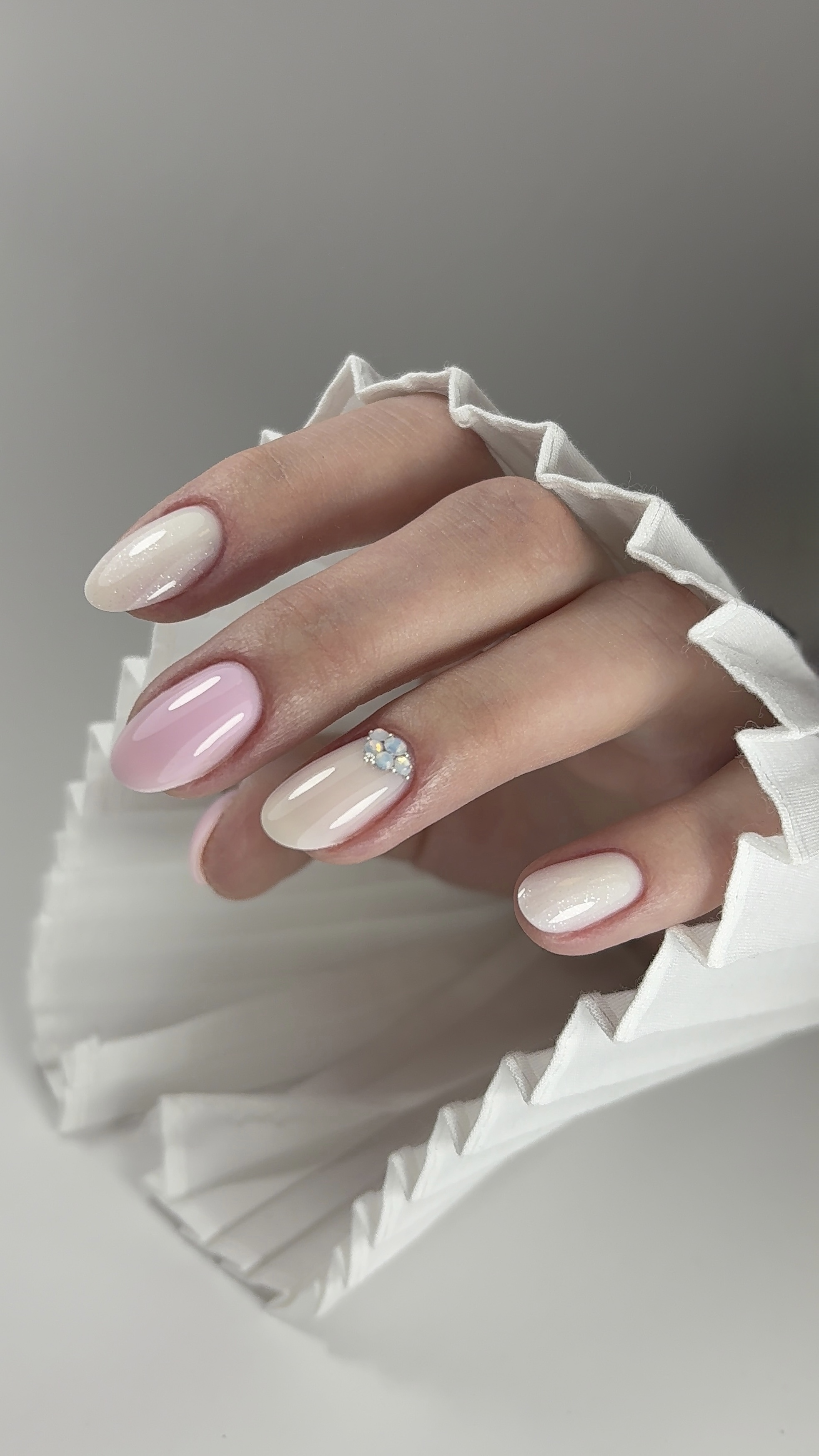 Réalisation onglerie professionnelle Nail Art Strass - Fougères